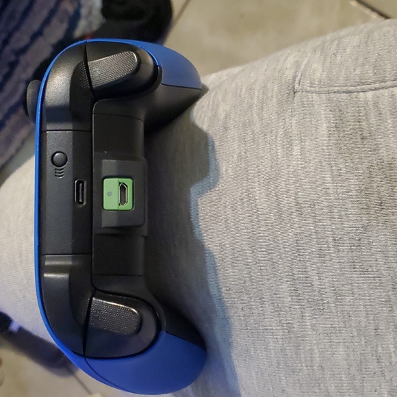 Xbox one controller - Picture 2 of 3